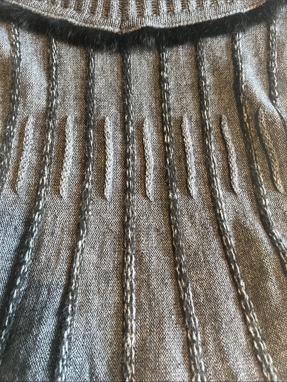 Joseph Ribkoff Y2K Gray Braided Knit Bell Sleeve Fur Collar Cardigan Sweater - Picture 7 of 12
